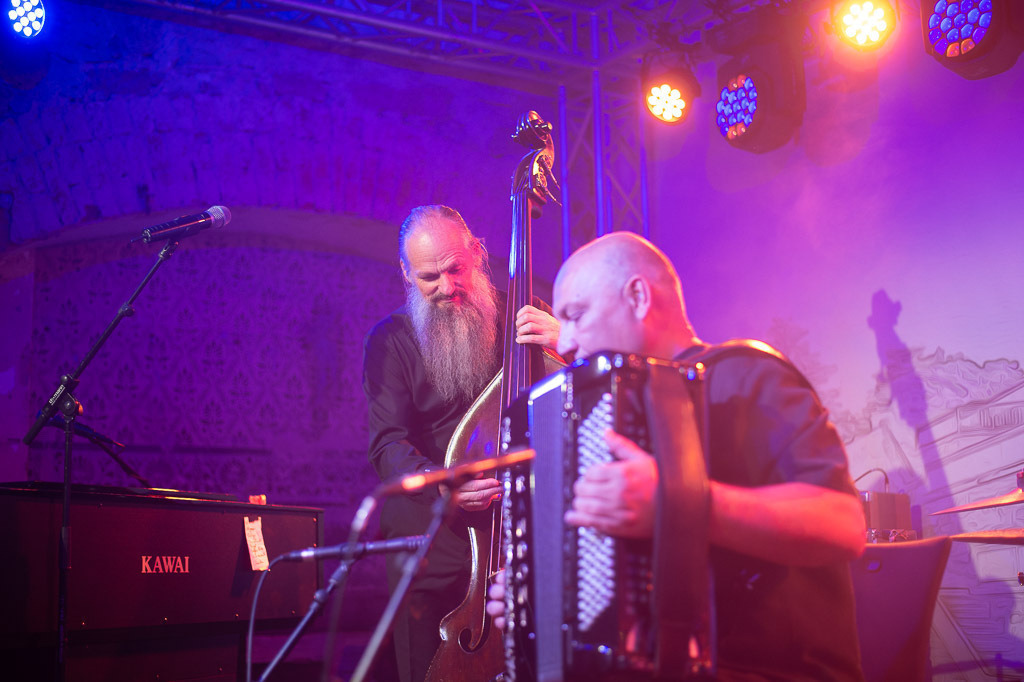 Tango meets Cuba | Tango meets Cuba mit den Klazz Brothers & Cuba Percussion im Forte Belvedere Leisnig zum Festival Hallo Leisnig 2022. - Realisiert mit Pictrs.com