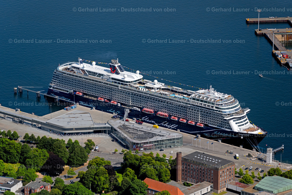 4037981 | KIEL 07.08.2020 Kreuzfahrt- Passagier- und Fahrgast- Schiff "Mein Schiff 1" in Kiel im Bundesland Schleswig-Holstein, Deutschland. Weiterführende Informationen bei: TUI Cruises GmbH. // Cruise and passenger ship "Mein Schiff 1" in Kiel in the state Schleswig-Holstein, Germany. Further information at: TUI Cruises GmbH. Foto: Gerhard Launer