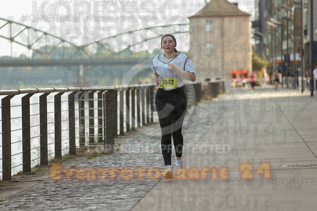 250920_1457_EX1_8323 | Sportfotografie im Rhein-Sieg Kreis, Köln, Bonn, NRW, Rheinland Pfalz, Hessen, etc. Unser Tätigkeitsfeld umfasst den Laufsport vom Volkslauf über den Marathon, Duathlon, Triathon bis zum Ultralauf wie Kölnpfad Ultra oder Schindertrail.