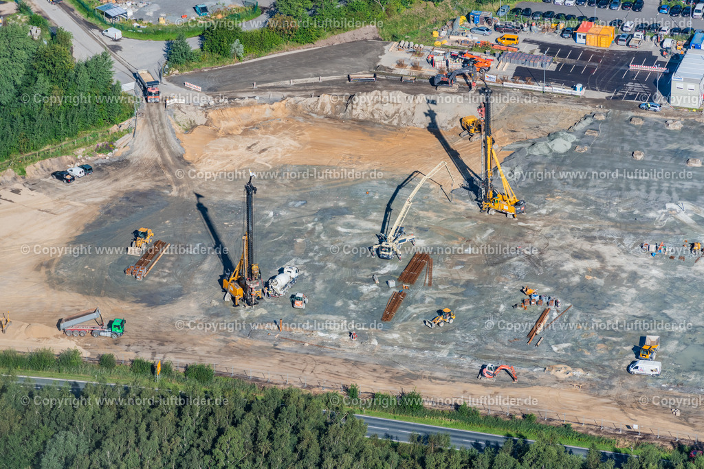 Stade_Airbus_Baustelle_König_ELS_4901280823 | STADE 28.08.2023 Baustelle mit Pfahlgründung auf dem Airbus Werksgelände zum Neubau einer Logistikhalle in Stade im Bundesland Niedersachsen, Deutschland. Weiterführende Informationen bei: Airbus SE. // Construction site with pile foundation on the Airbus factory site for the construction of a new logistics hall in Stade in the state Lower Saxony, Germany. Further information at: Airbus SE. Foto: Martin Elsen