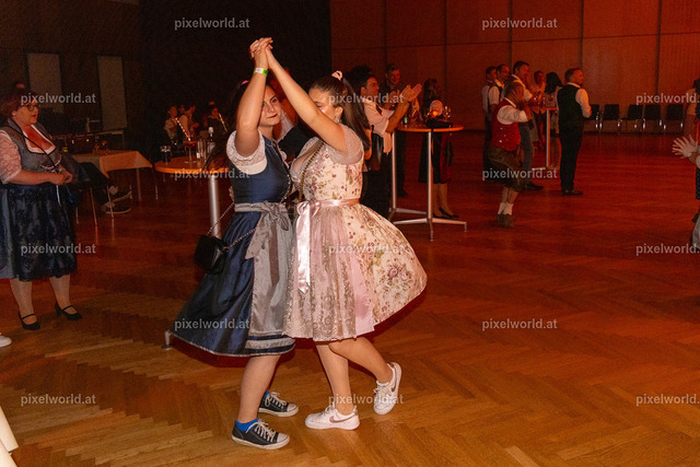 Schlager trifft Tracht | Bildershop von pixelworld.at - Realisiert mit Pictrs.com