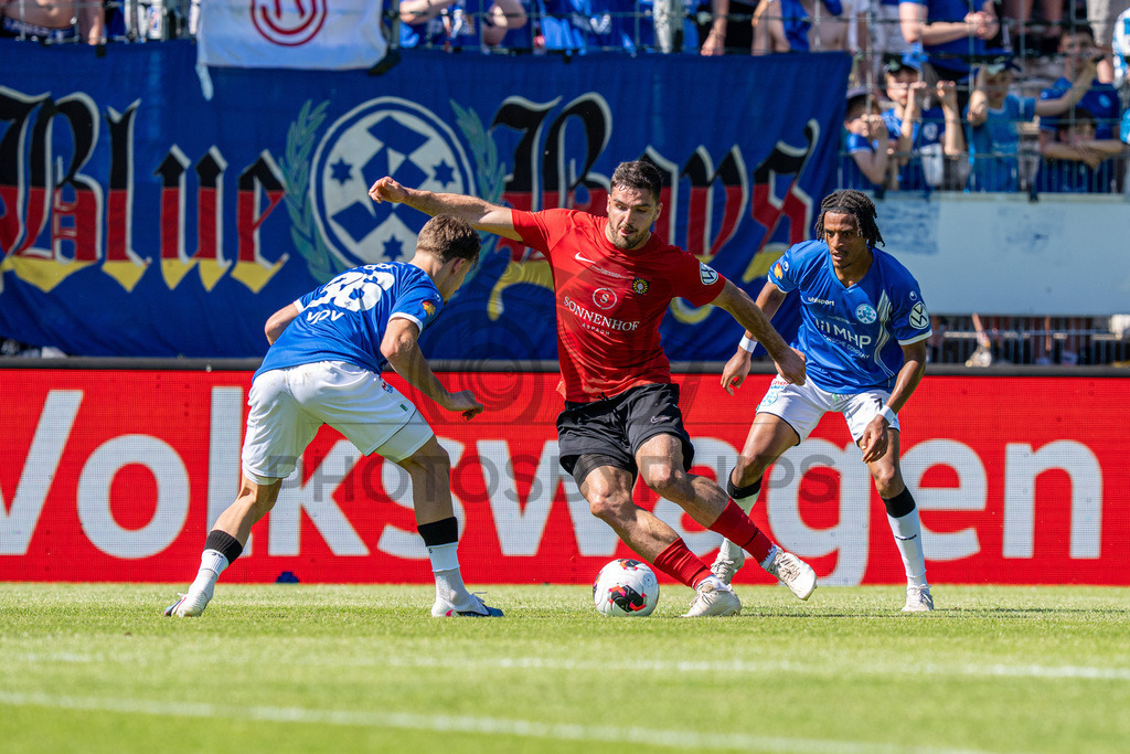 Stuttgarter Kickers vs. SG Sonnenhof Großaspach, Fussball, WFV-Pokal, Finale, 23.05.2026 | Michael Kleinschrodt (SG Sonnenhof Großaspach, #11) im Dribbling,Stuttgarter Kickers vs. SG Sonnenhof Großaspach, Fussball, WFV-Pokal, Finale, 23.05.2026