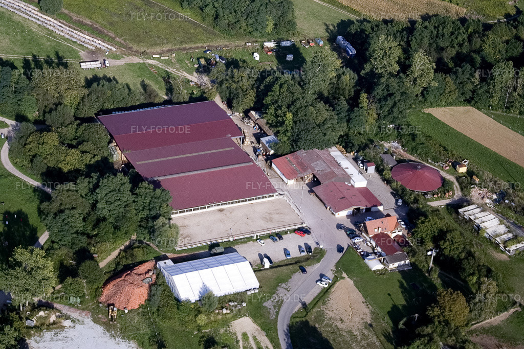 Luftbild: Haras De La Née in Mothern im Bundesland Bas-Rhin in Frankreich. – Foto: IMG_8084.jpg vom 15.09.2007 durch Werner Riehm/FLY-FOTO.de – Auflösung des Originals: 3456 x 2304 px – Haras de la Nee équitation chevaux concours