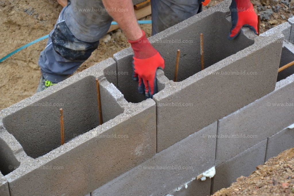 bib-lg07-mauerarbeiten-0080 | Nach LV-Leistungsgruppen sortierte Detailfotos über den Bau eines Hauses. Alle Hausbau-Bilder direkt vom Urheber und Autor der Website Haus-Selber-Bauen.com