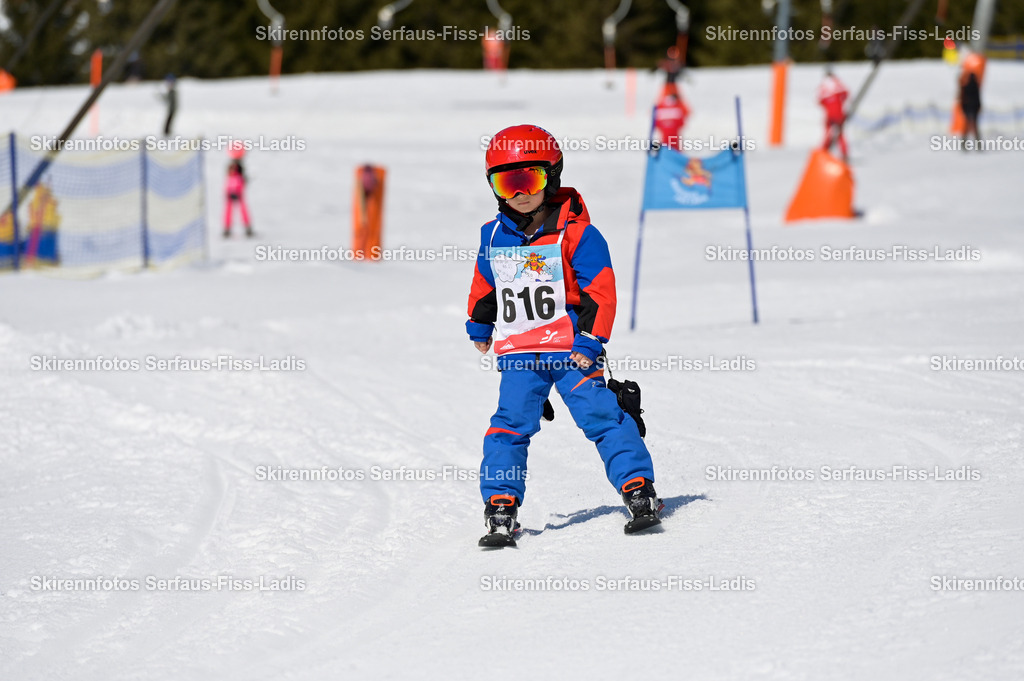 SRF_27.02.2026_682 | Skirennfotos,Serfaus,Fiss,Ladis,Kinderskirennen,Winter,Tirol,Oberland,skirace,SFL,feelfree,weil wir's genießen,ski,Ski,skifahren,Sonnenplateau, - Realisiert mit Pictrs.com