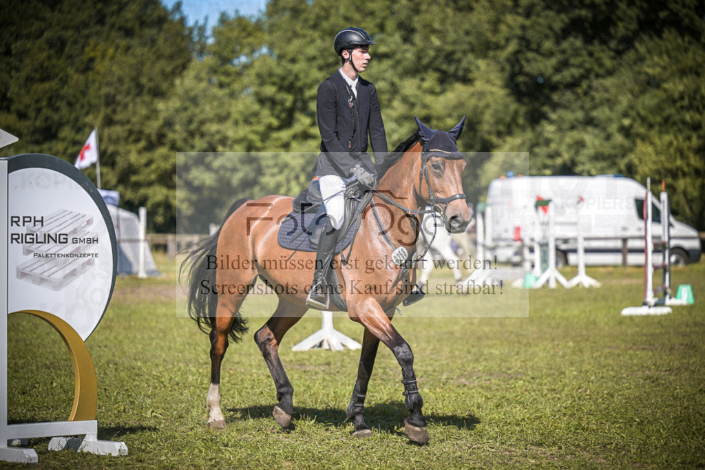 DOS_0817 | Entdecke hochwertige Reitturnierfotos von Foto Oger. Professionell, emotional und authentisch – jetzt Lieblingsmomente im Shop bestellen.Deutschlandweite Turnierfotografie. - Realisiert mit Pictrs.com