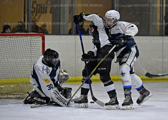20221120-6711-eishockey-darmstadt-frankfurt-HEN-FOTO | 20.11.2022 Eishockey Hessenliga Herren Saison 2022 2023 ESC Darmstadt Dukes - Eintracht Frankfurt (1:8) gefährliche Torszene v. li. Eike Busch (30 Darmstadt) Alexander ZISLIN (20 Frankfurt) Jan EUBEL (53 Darmstadt) (Foto: Peter Henrich) - Realisiert mit Pictrs.com