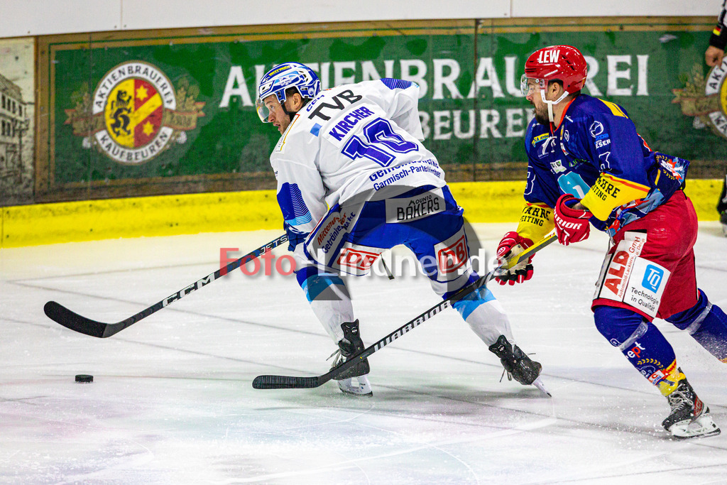 EC Peiting vs SC Riessersee | Eishockey Oberliga Süd 2023/2024, EC Peiting vs SC Riessersee,
Kampf um den Puck Tobias KIRCHER (SCR 10) und Felix BRASSARD (ECP 8),
2023-10-20 in Peiting (Eisstadion)
10 Tobias KIRCHER (SCR 10), 8 Felix BRASSARD (ECP 8)
Copyright: WolfgangxLindner foto-lindner.de