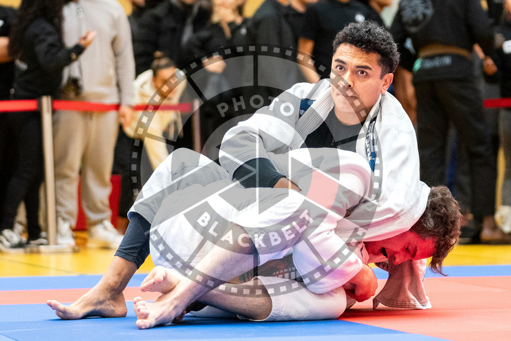 20231118PBB10429 | Fighters compete during the AJP Tour 600 Frankfurt Championship in Frankfurt/Main, Germany, on November 18, 2023.