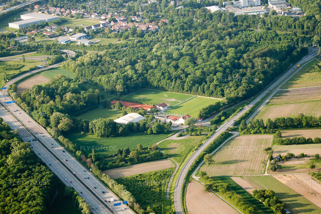 Luftbild: Oberwaldstadion im Ortsteil Durlach in Karlsruhe im Bundesland Baden-Württemberg in Deutschland. Foto: IMG_27410.jpg vom 23.05.2010 durch Werner Riehm/FLY-FOTO.de