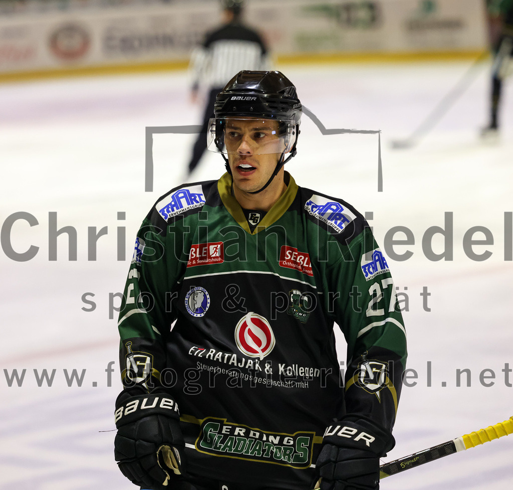 2022-11-04_125_Eishockey_TSV_Erding_gegen_TSV_Peissenberg | Erding, Deutschland, 04.11.2022:
Eishockey, Bayernliga 2022 / 2023, 10. Spieltag, TSV Erding gegen TSV Peißenberg, Endergebnis: 4:3

Mark Waldhausen (Erding Gladiators, #27)

Foto: Christian Riedel / fotografie-riedel.net