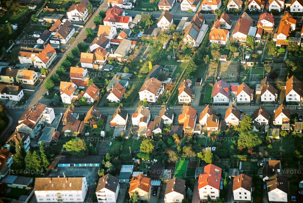 Luftbild: Waldstraße Haardtstr in Kandel im Bundesland Rheinland-Pfalz in Deutschland. Foto: NEG564304.jpg vom 21.10.2005 durch Werner Riehm/FLY-FOTO.de