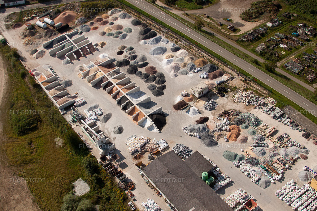 Luftbild: Graben-Neudorf, Fa. Gartenkies, Badische Terrazzo Handelsgesellschaft mbH Huttenheimer Landstraße 2-6 im Ortsteil Neudorf in Graben-Neudorf im Bundesland Baden-Württemberg in Deutschland. Foto: IMG_33291.jpg vom 05.09.2010 durch Werner Riehm/FLY-FOTO.de