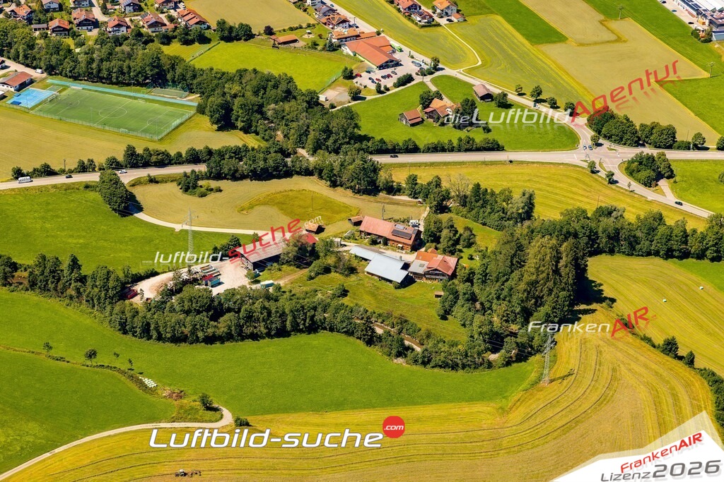 Klassische Luftaufnahme ohne Drohne zeigt:Untere Mühle bei Wertach - Die Luftbildaufnahme wurde 2025 vom UL-Flugzeug heraus erstellt ( keine Drohne ) - Hochauflösende Luftaufnahme -Nicht vergleichbar mit Google Maps oder Satelittenbilder- Die Geschenkidee !Mit Lizenz und Bildrechte bestellbar