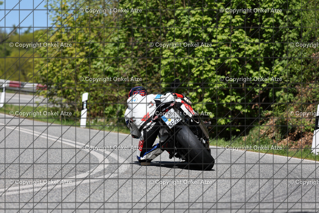 IMG_9494 | Fotograf am Kyffhäuser. Onkel Atze. Kyffhäuser Rennstrecke. Café36. Motorsportfotografie. - Realisiert mit Pictrs.com