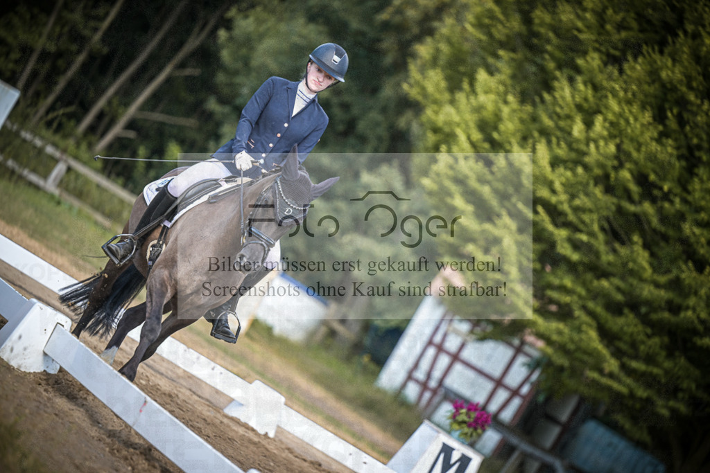 DOS_3028 | Entdecke hochwertige Reitturnierfotos von Foto Oger. Professionell, emotional und authentisch – jetzt Lieblingsmomente im Shop bestellen.Deutschlandweite Turnierfotografie. - Realisiert mit Pictrs.com