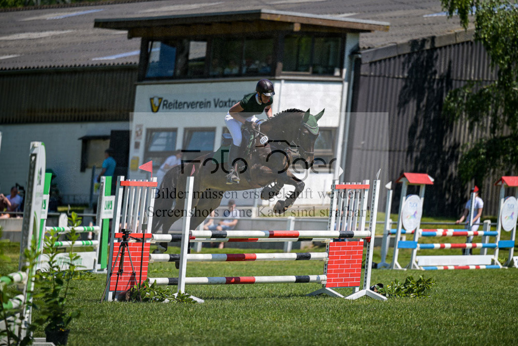 Reitturnier Voxtrup | Entdecke hochwertige Reitturnierfotos von Foto Oger. Professionell, emotional und authentisch – jetzt Lieblingsmomente im Shop bestellen. - Realisiert mit Pictrs.com