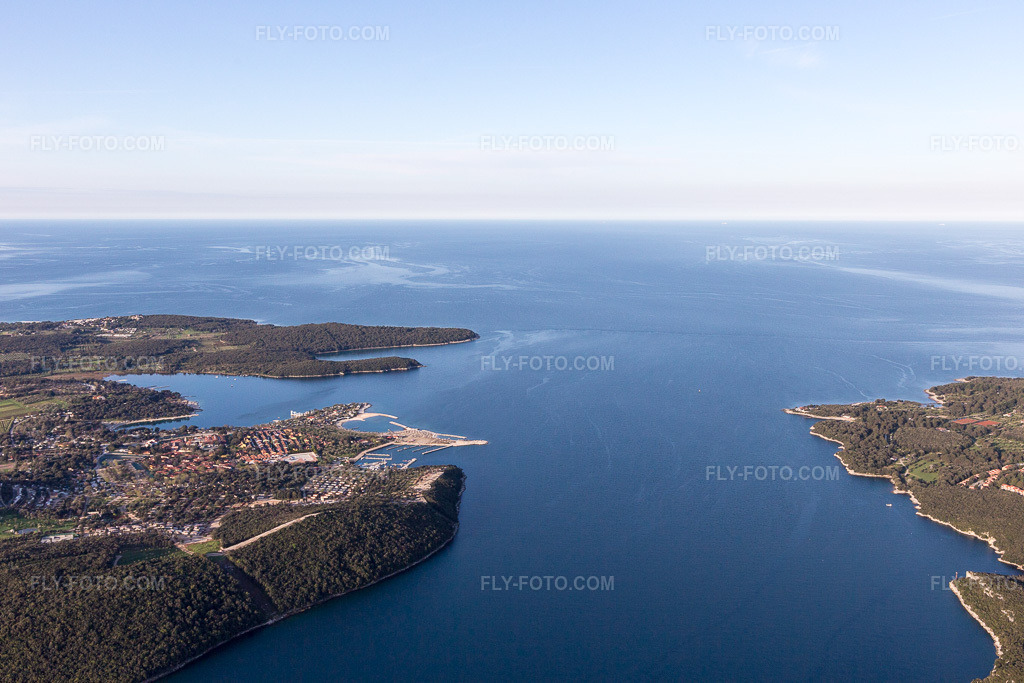 Aerial view: View of the town in Vrsar in the state Gespanschaft Istrien, Croatia. – Photo: IMG_106320.jpg taken on 04/14/2018 by Werner Riehm/FLY-FOTO.com – Resolution of the original: 5472 x 3648 px