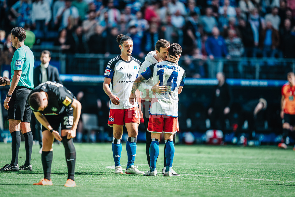 Fußball | Männer | Saison 2023/2024 | 2. Fußball-Bundesliga | 28. Spieltag | Hamburger SV vs. 1. FC Kaiserslautern | 06.04.2024 | Claus Costa mit Worten an Ludovit Reis (#14, HSV)