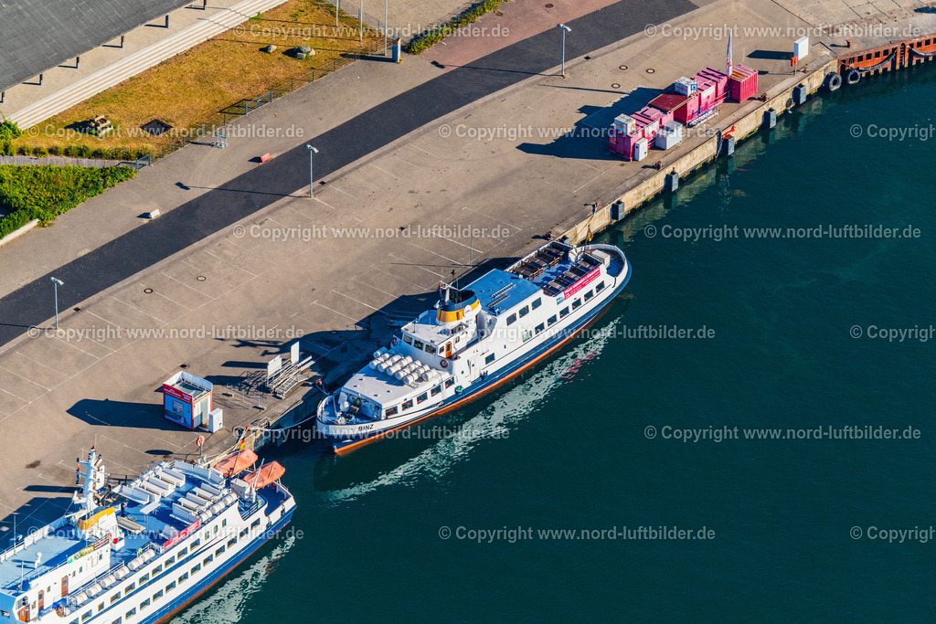 Sassnitz_Hafen_ELS_4557100822 | SASSNITZ 10.08.2022 Passagier- und Fahrgast- Schiff CAP ARKONA im Hafen an der Straße Strandpromenade in Sassnitz an der Ostseeküste im Bundesland Mecklenburg-Vorpommern, Deutschland. Weiterführende Informationen bei: Adler-Schiffe GmbH & Co. KG. // Passenger ship CAP ARKONA in port on street Strandpromenade in Sassnitz at the baltic sea coast in the state Mecklenburg - Western Pomerania, Germany. Further information at: Adler-Schiffe GmbH & Co. KG. Foto: Martin Elsen