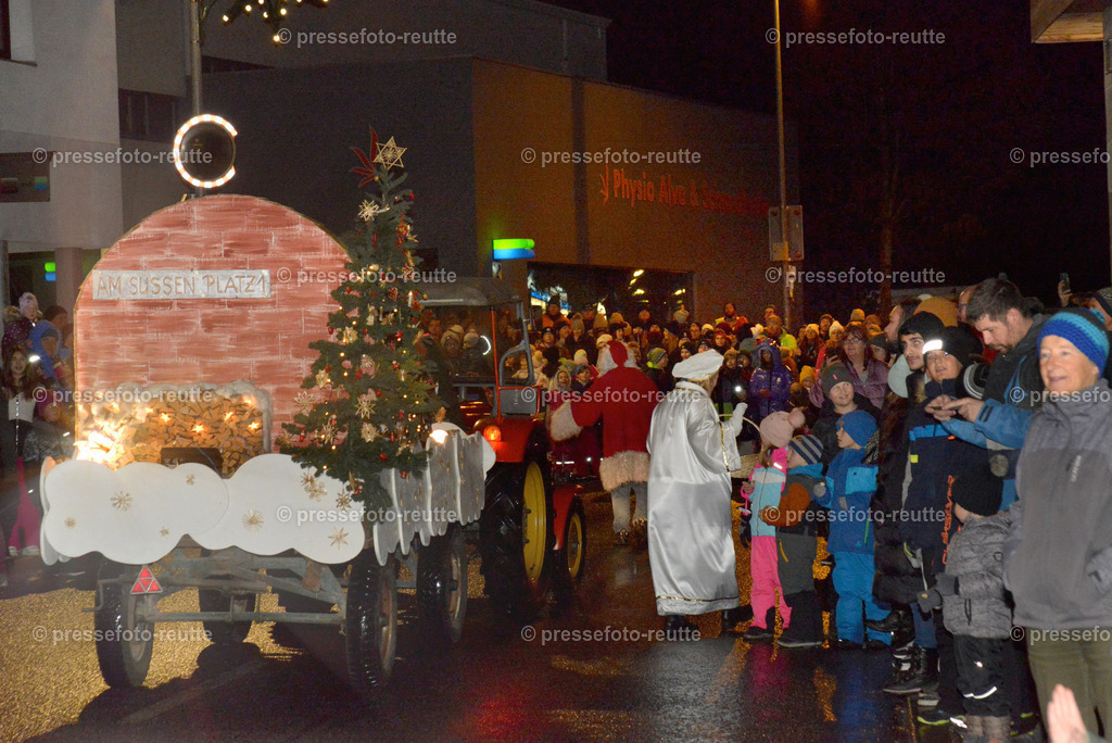 -news-2022-Dez05-Nikolo-Einzug-Lechaschau-WTV_6265 | Info aus dem Bezirk Reutte/Ausserfern Tirol sowie eine umfangreiche Bilddatenbank über die gesamte Region: Lechtal, Talkessel Reutte, Tannheimertal, Zwischentoren. Lech, Plansee, Zugspitze, Grenztunnel, B179, Fernpassstraße, Verkehr, Lawinen, Tradition, - Realisiert mit Pictrs.com