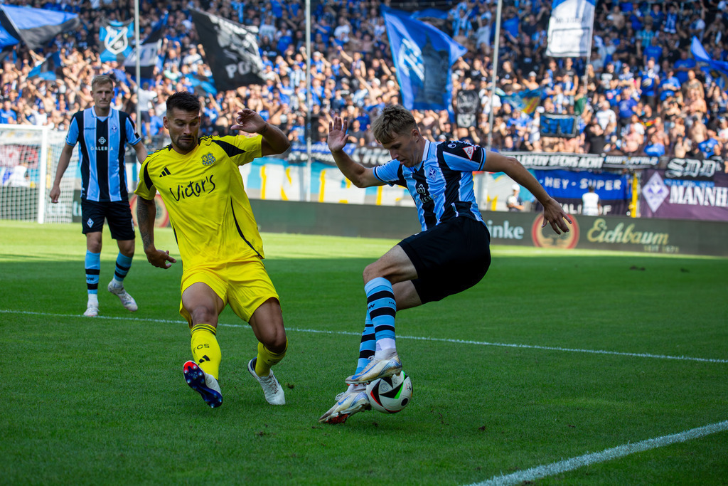 Fußball 3. Liga, Saison 2024/25, 4. Spieltag: Waldhof Mannheim gegen 1. FC Saarbrücken. Am Ball: Sasche Voelcke (2, Waldhof Mannheim) | Fußball 3. Liga, Saison 2024/25, 4. Spieltag: Waldhof Mannheim gegen 1. FC Saarbrücken. Am Ball: Sascha Voelcke (2, Waldhof Mannheim) - Realisiert mit Pictrs.com