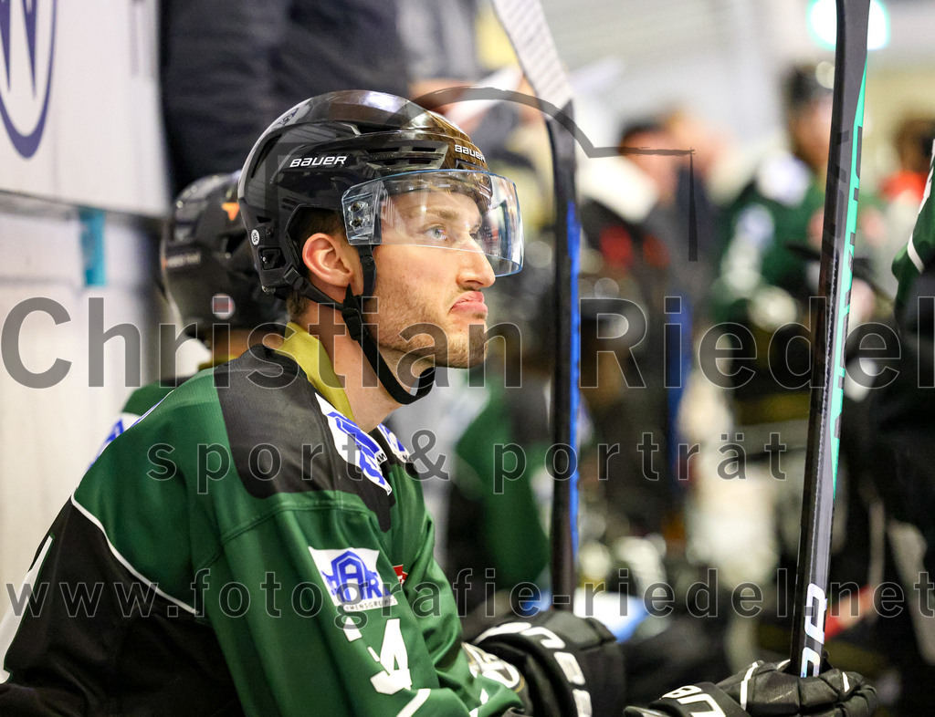 2022-09-23_153_TSV_Erding_gegen_EV_Fuessen | Erding, Deutschland, 23.09.2022:
Eishockey, Bayernliga 2022 / 2023, Testspiel, TSV Erding gegen EV Füssen, Endergebnis: 1:3

Bastian Cramer (Erding Gladiators, #34)

Foto: Christian Riedel / fotografie-riedel.net