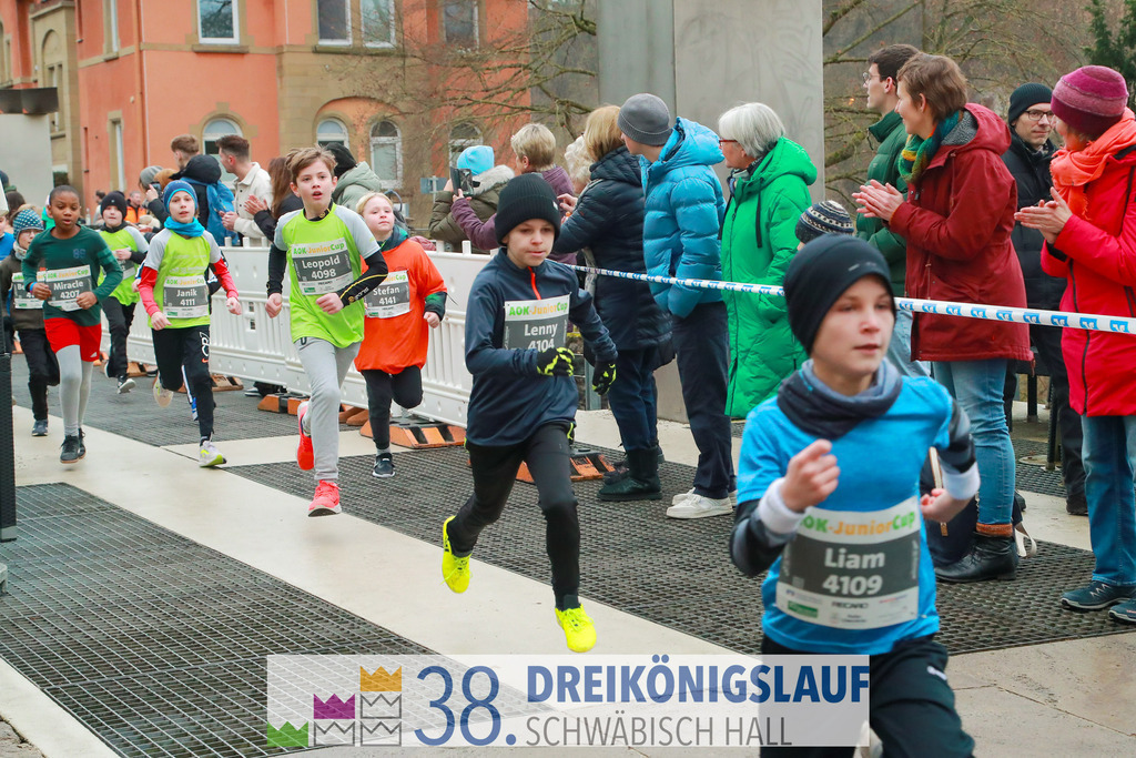 400m AOK Junior Cup | 3 Koenigslauf 2024 400m AOK Junior Cup - Realisiert mit Pictrs.com