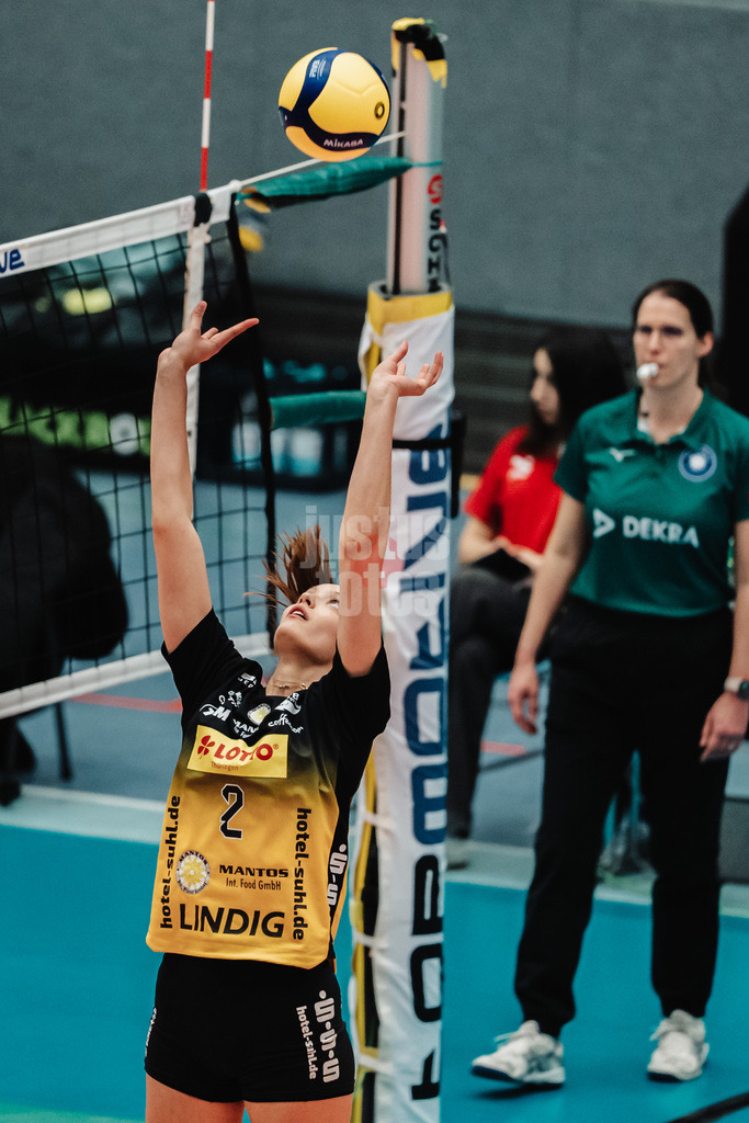 Volleyball | Frauen | Saison 2025/2026 | Volleyball Bundesliga | ETV Hamburger Volksbank Volleys vs. VfB Suhl LOTTO Thüringen | 07.03.2026 | Zuspiel von Irene del Carmen Ramos Mencia (#2, VfB Suhl LOTTO Thüringen)