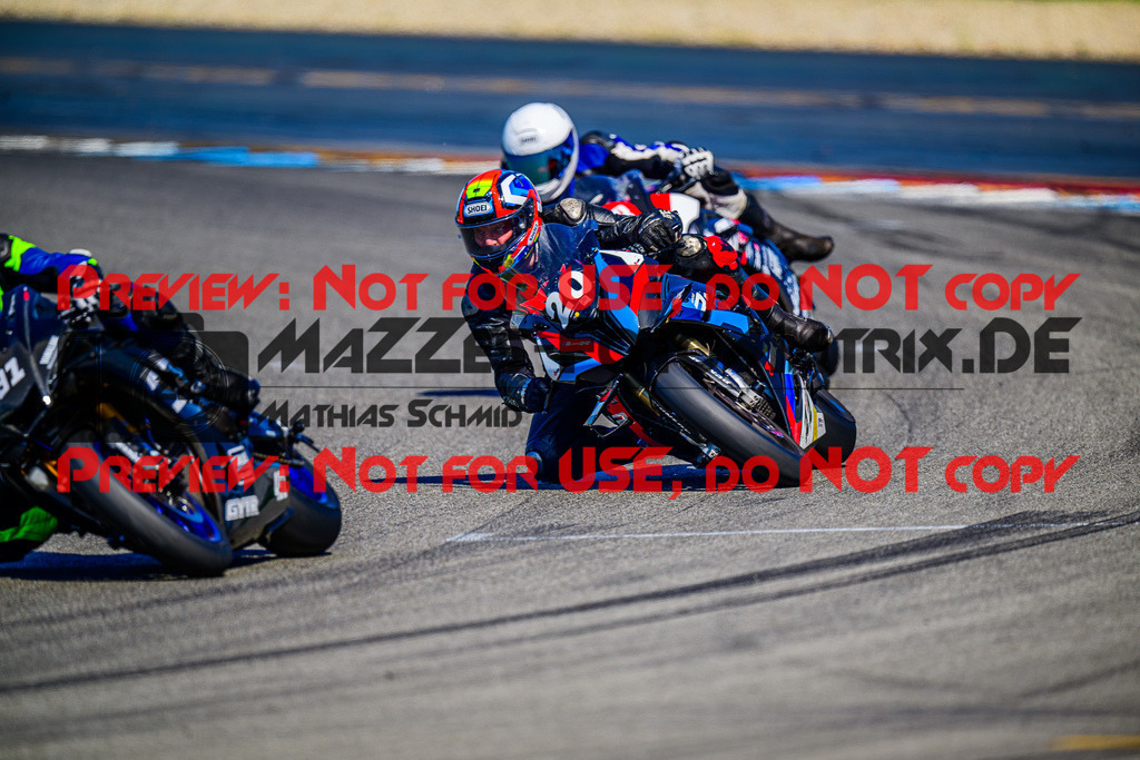 MaZZes_FotoMatrix_240520_6007705_8242 | WEISS