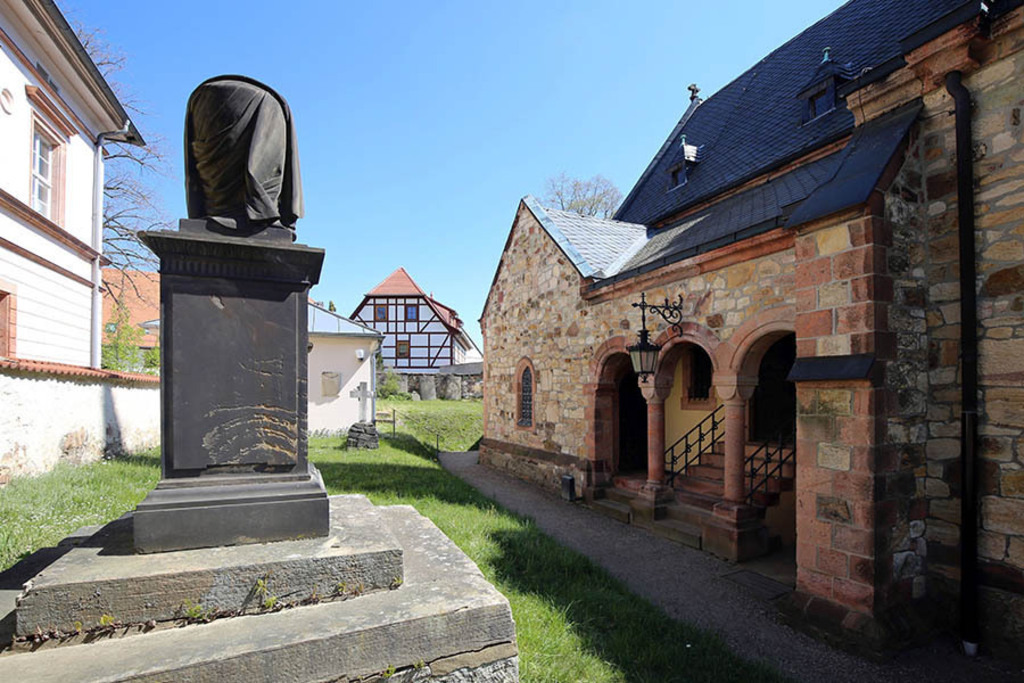 Bildlexikon Leipzig - Kohren-Sahlis | Das Team hinter BILDLEXIKON LEIPZIG bündelt historische wie aktuelle Informationen über die Stadt Leipzig in Text und Bild auf einer Plattform und stellt diese der interessierten Öffentlichkeit zur Verfügung.
