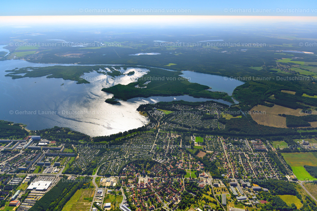 3637009 | BRAUNSBEDRA 08.09.2021 Rekultivierung der ehemaligen Tagebau - Fläche an den Uferbereichen des Sees " Geiseltalsee " in Braunsbedra im Bundesland Sachsen-Anhalt, Deutschland. // Open pit re cultivation on the shores of the lake " Geiseltalsee " in Braunsbedra in the state Saxony-Anhalt, Germany. Foto: Gerhard Launer