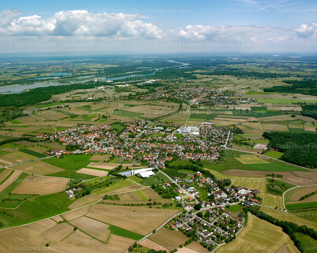 2626138 | RHEINBISCHOFSHEIM 09.06.2006 Ortsansicht am Rande von landwirtschaftlichen Feldern und Nutzflächen  in Rheinbischofsheim im Bundesland Baden-Württemberg, Deutschland // Village view on the edge of agricultural fields and land  in Rheinbischofsheim in the state Baden-Wuerttemberg, Germany Foto: Gerhard Launer