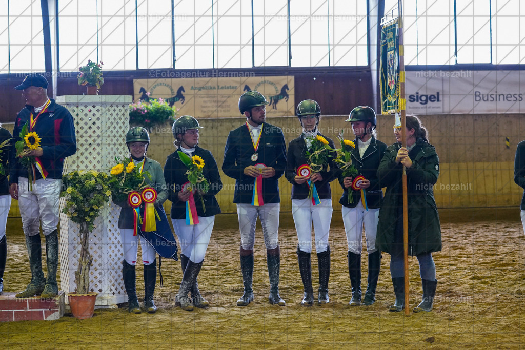 20221002-FAH09682 | Obberbayerische Meisterschaften Vielseitigkeit 2022, Schwäbische Meisterschaften Vielseitigkeit 2022, Mertingen, Schwaben, Bayern, Geländeturnier, Buschreiter, Turnierfotografen Bayern, Fotoagentur Herrmann,  Bayerische Meisterschaften VS Jun. / JR / Pony:, Turnierbilder, Pferdebilder, Turnierfotos, Pferdesortfotografie, Reitsportfotograf, Pferdeshooting