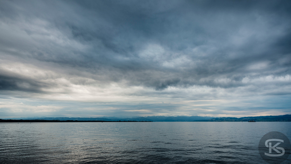 Bodenseebilder Galerie: Atemberaubende Fotos & Stimmungen | Entdecken Sie eine Sammlung stimmungsvoller Fotos vom Bodensee. Hochwertige Bilder von Sonnenauf- und -untergängen, Uferlandschaften, Booten und der Natur rund um den größten See Deutschlands. - Realisiert mit Pictrs.com