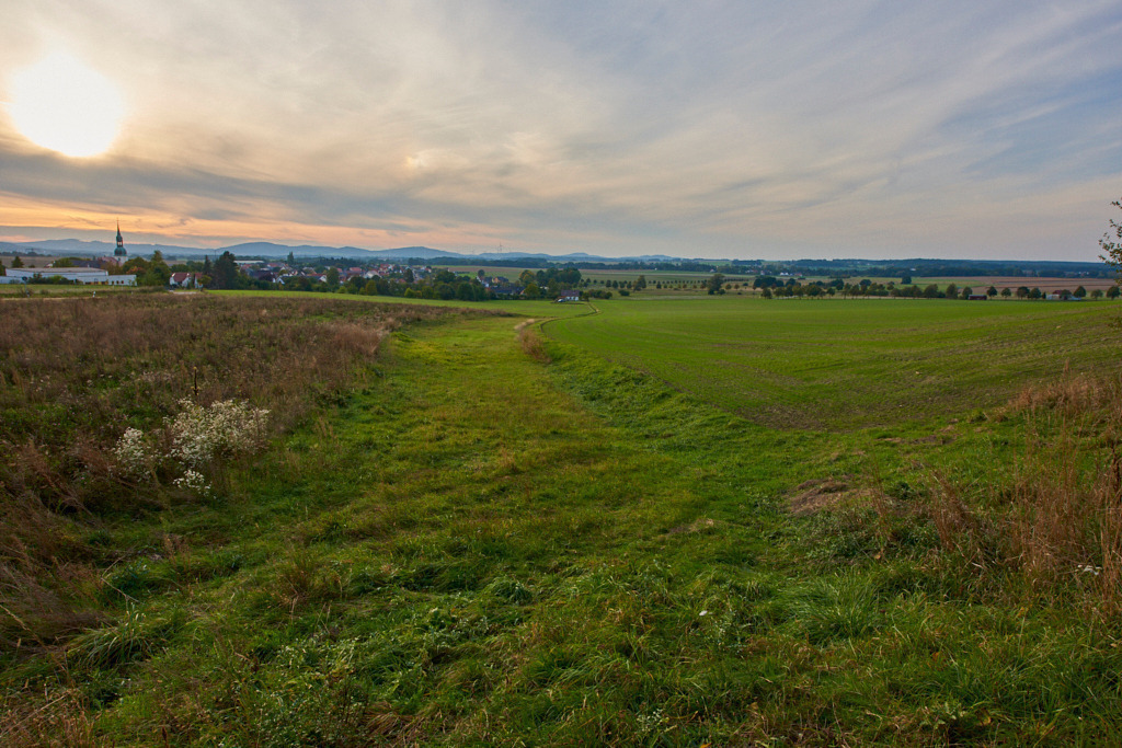 Abendlicher Blick auf Crostwitz im Oberland der Klosterpflege 01 | Bedeutsame Landschaften Deutschlands - Realisiert mit Pictrs.com