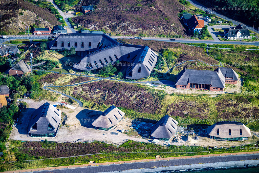 Sylt_Lanserhof_Gesundheitsresort_ELS_2559280824 | LIST 28.08.2024 Neubau- Baustelle der Hotelanlage " Lanserhof " auf der Insel Sylt im Bundesland Schleswig-Holstein, Deutschland. Weiterführende Informationen bei: DS-Plan Ingenieurgesellschaft für ganzheitliche Bauberatung und Generalfachplanung mbH,  Drees & Sommer SE,  HÖFT BAU SYLT GmbH & Co. KG,  Lanserhof GmbH,  Schoeller & von Rehlingen PR GmbH. // New construction site the hotel complex " Lanserhof " on the island Sylt in the state Schleswig-Holstein, Germany. Further information at: DS-Plan Ingenieurgesellschaft fuer ganzheitliche Bauberatung und Generalfachplanung mbH,  Drees & Sommer SE,  HOeFT BAU SYLT GmbH & Co. KG,  Lanserhof GmbH,  Schoeller & von Rehlingen PR GmbH. Foto: Martin Elsen