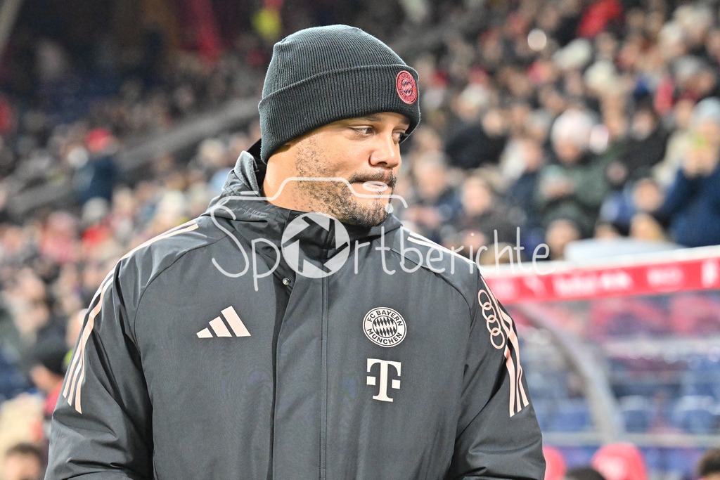 Augsburger Panther - EC VSV | im Bild Vincent KOMPANY Trainer FC Bayern Muenchen vor der Partie in Salzburg / Testspiel: RB Salzburg - FC Bayern Muenchen, Red Bull Arena am 06.01.2025