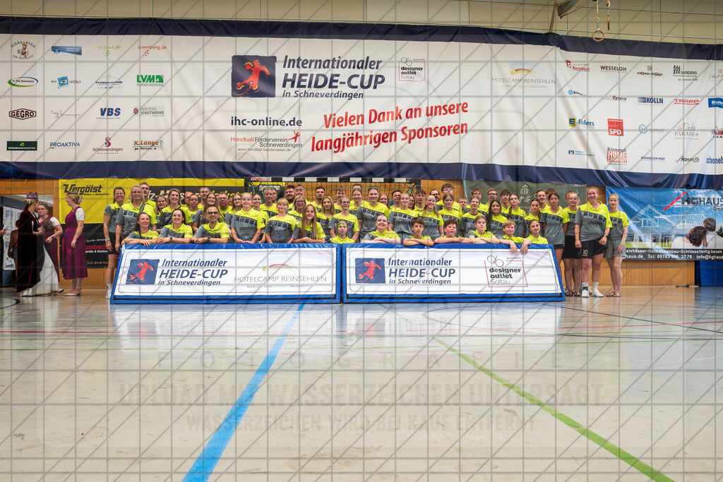 IHC 2026 - TSV Hannover-Burgdorf vs. HC Hamburg | Helferteam des TV Jahn; IHC 2026 - TSV Hannover-Burgdorf vs. HC Hamburg am 09.08.26 in Sporthalle KGS, Schneverdingen - Realisiert mit Pictrs.com