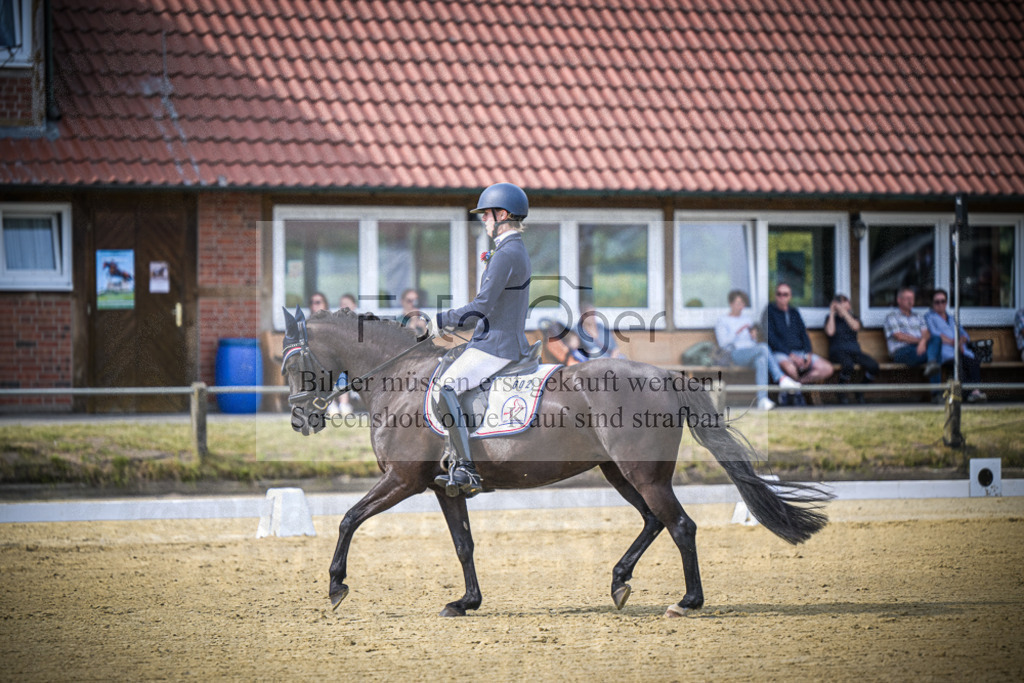DOS_9397 | Entdecke hochwertige Reitturnierfotos von Foto Oger. Professionell, emotional und authentisch – jetzt Lieblingsmomente im Shop bestellen.Deutschlandweite Turnierfotografie. - Realisiert mit Pictrs.com
