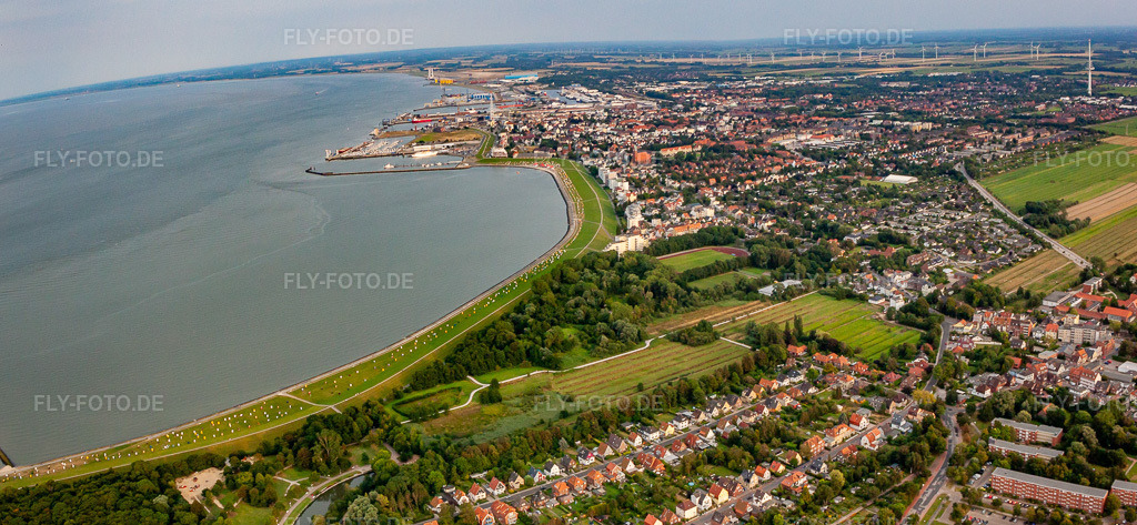 Luftbild: Badestrand Grimmershörn Bucht am Döser Seedeich im Ortsteil Döse in Cuxhaven im Bundesland Niedersachsen in Deutschland. Foto: IMG_70479-Pano.jpg vom 06.08.2014 durch Werner Riehm/FLY-FOTO.deAuflösung des Originals: 4784 x 2208 px