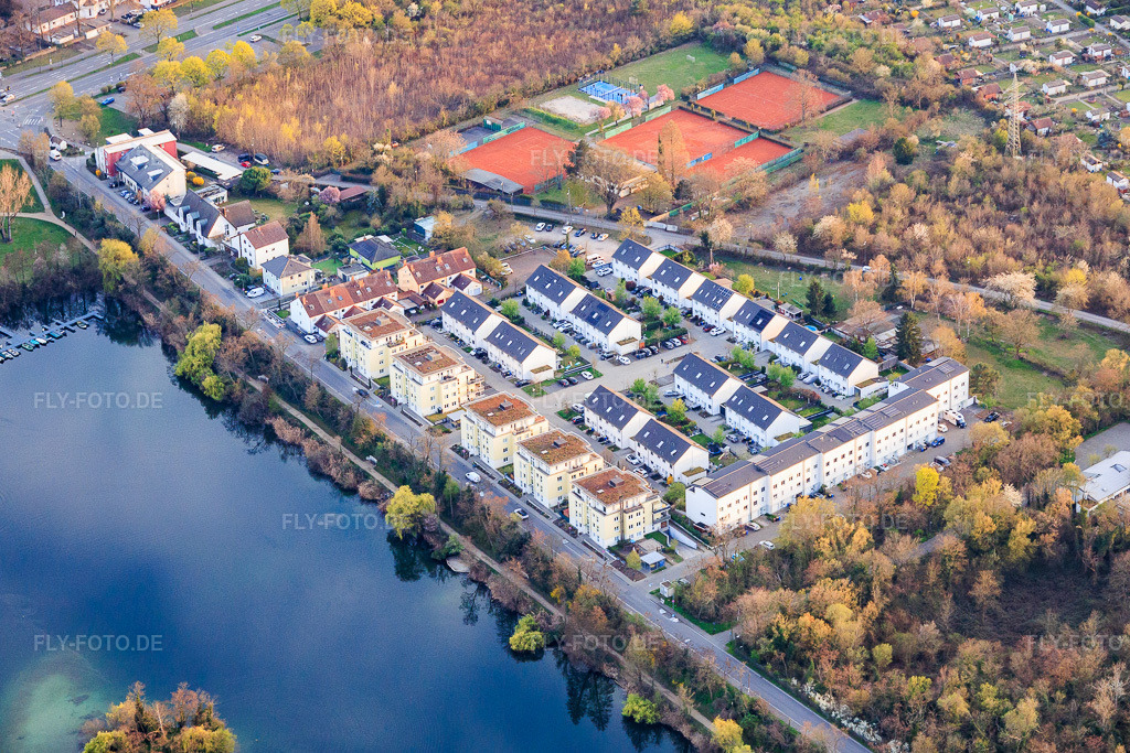 Luftbild: Wohnsiedlung an der Kleinen und Großen Blies im Ortsteil Mundenheim in Ludwigshafen im Bundesland Rheinland-Pfalz in Deutschland. Foto: IMG_153825.jpg vom 23.03.2026 durch Werner Riehm/FLY-FOTO.deAuflösung des Originals: 5561 x 3707 px