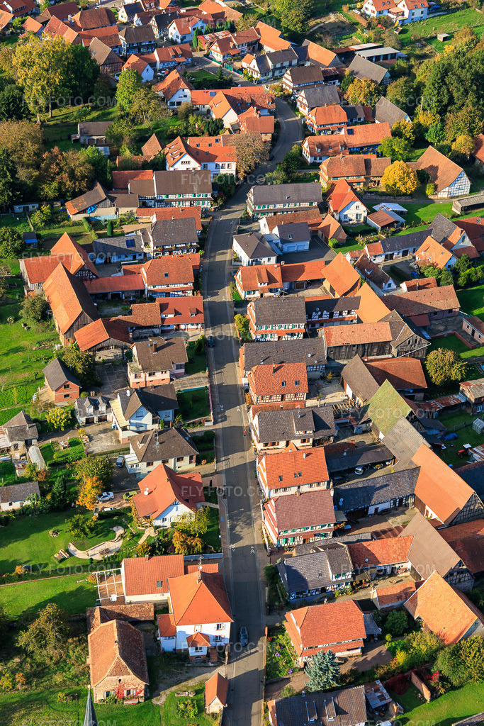 Aerial view: Rue des Églises in Seebach in the state Bas-Rhin, France.Photo: IMG_150133.jpg taken on 10/11/2025 by Werner Riehm/FLY-FOTO.comResolution of the original: 4000 x 6000 px