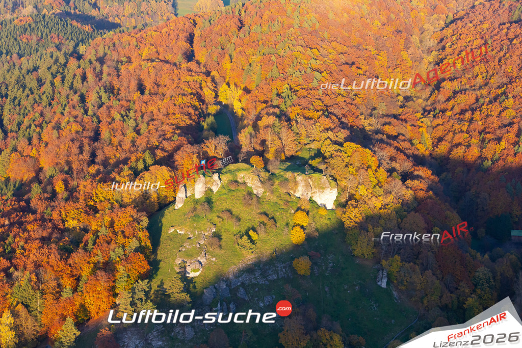 Die Luftaufnahme Niestnerburg - Weismain wurde 2017 mittels Flugzeug (keine Drohne) erstellt. Perfekte Schärfe und Druck- Auflösung- Garantiert!