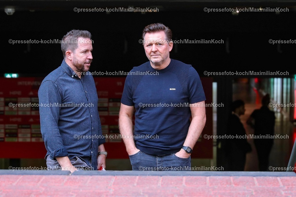 F9509082501189 | 09.08.2025, Fußball, Fortuna Düsseldorf - Hannover 96, 2. Fußball Bundesliga, Merkur Spiel-Arena, Saison 2025 2026: Sportdirektor Christian Weber (Fortuna Düsseldorf #cw) zusammen mit Cheftrainer Christian Titz (Hannover96 #hc)  DFB regulations prohibit any use of photographs as image sequences and or quasi-video.