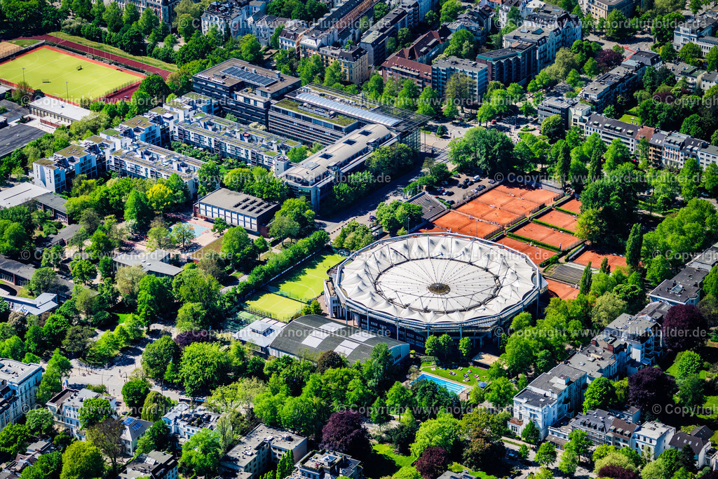 Hamburg_Rothenbaum_Tennisanlage_ELS_3556010525 | HAMBURG 01.05.2025 Tennisarena am Rothenbaum in Hamburg. Das ATP-Turnier von Hamburg (offiziell International German Open) ist ein deutsches Herren-Tennisturnier, das jährlich am Hamburger Rothenbaum ausgetragen wird. Der Wettbewerb gehörte zur Masters-Serie der ATP und hieß früher Hamburg Masters, heute ATP World Tour 500. Weiterführende Informationen bei: Alfred Rein Ingenieure GmbH,  Deutscher Tennis Bund e. V.,  ECE Projektmanagement G.m.b.H & Co. KG,  Hamburg sports & entertainment GmbH,  Textil Bau GmbH. // The tennis arena at Rothenbaum in Hamburg. The ATP tournament in Hamburg (official German International Open) is a German men's tennis tournament which is held annually at Hamburg Rothenbaum. Further information at: Alfred Rein Ingenieure GmbH,  Deutscher Tennis Bund e. V.,  ECE Projektmanagement G.m.b.H & Co. KG,  Hamburg sports & entertainment GmbH,  Textil Bau GmbH. Foto: Martin Elsen
