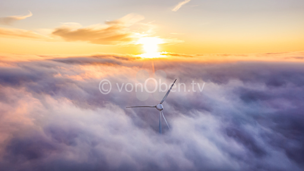 Windrad bei Lauenhain im Nebel 2 | Luftbilder, Drohnenbilder, Oberfranken, Bayern, Kronach, Lichtenfels, Kulmbach, Thüringen, Frankenwald, Thüringerwald - Realisiert mit Pictrs.com