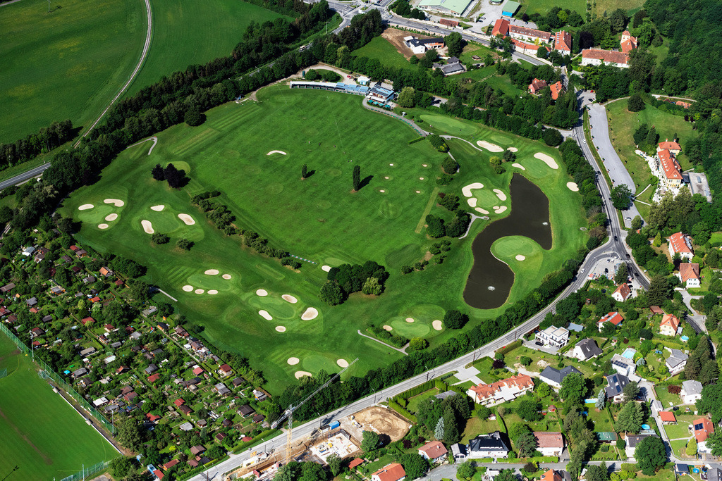 dr__0025636.jpg | GRAZ 25.06.2019 Gelände des Golfplatz Golfzentrum Andtritz in Graz in Steiermark, Österreich. // Grounds of the Golf course at Golfzentrum Andtritz in Graz in Steiermark, Austria. Foto: Daniel Reiter