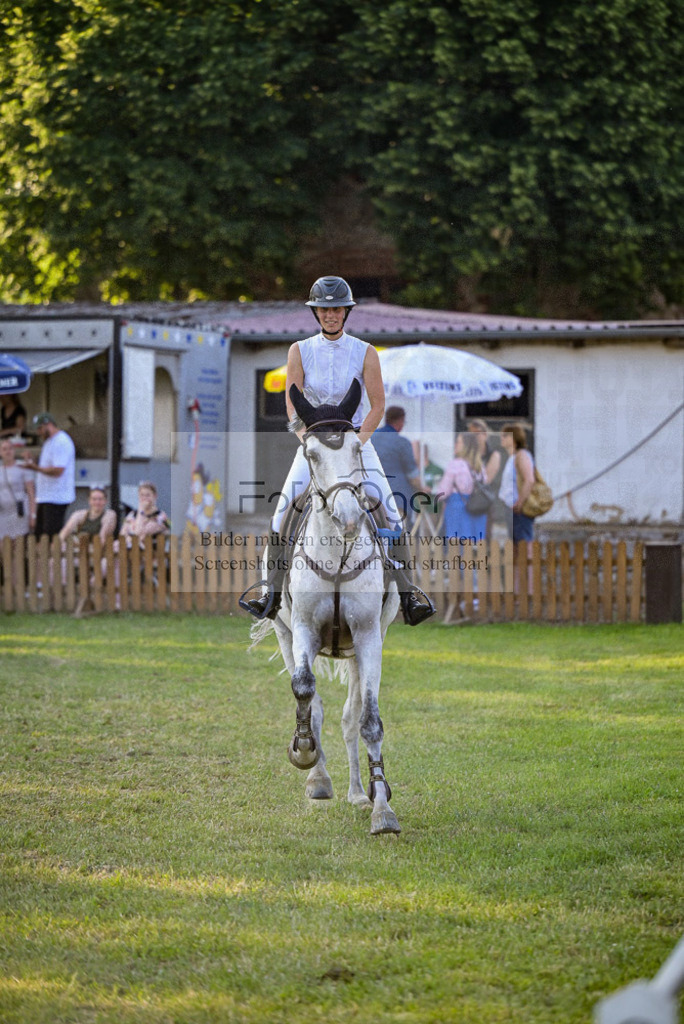 Reitturnier Voxtrup | Entdecke hochwertige Reitturnierfotos von Foto Oger. Professionell, emotional und authentisch – jetzt Lieblingsmomente im Shop bestellen.Deutschlandweite Turnierfotografie. - Realisiert mit Pictrs.com