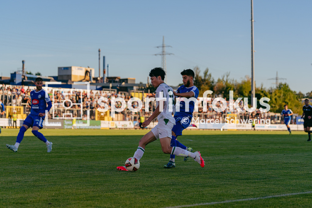 SSVg Velbert 02 – Borussia Mönchengladbach | Shuto Machino (Borussia Mönchengladbach) im Zweikampf. Testspiel zwischen der SSVg Velbert 02 und Borussia Mönchengladbach in Velbert, 12.08.2026. Endstand: 0:8. sportimfokus / Marcel Schwering - Realisiert mit Pictrs.com